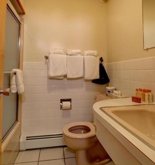 クイーンサイズベッドのスタンダードルーム, Waves Oceanfront Resort