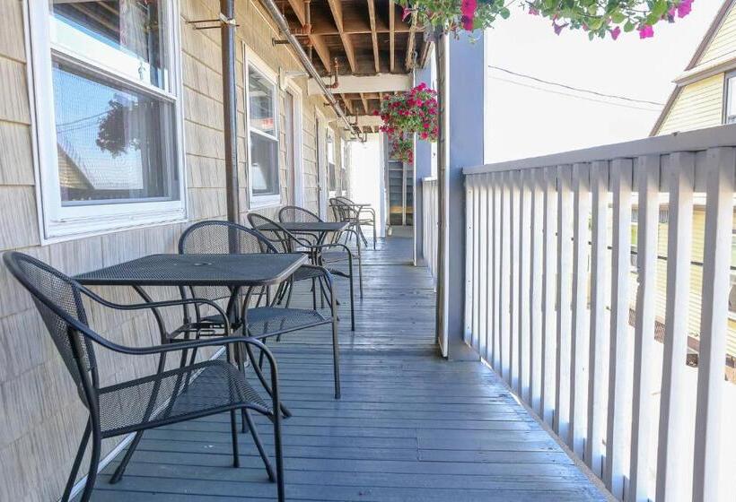 スタンダードルーム, Waves Oceanfront Resort