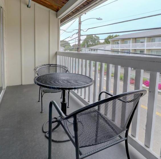 スタンダードルーム, Waves Oceanfront Resort