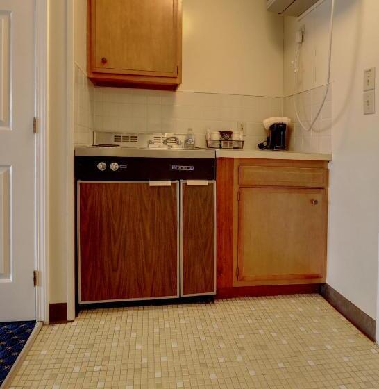 キングサイズベッドのスタンダードルーム, Waves Oceanfront Resort