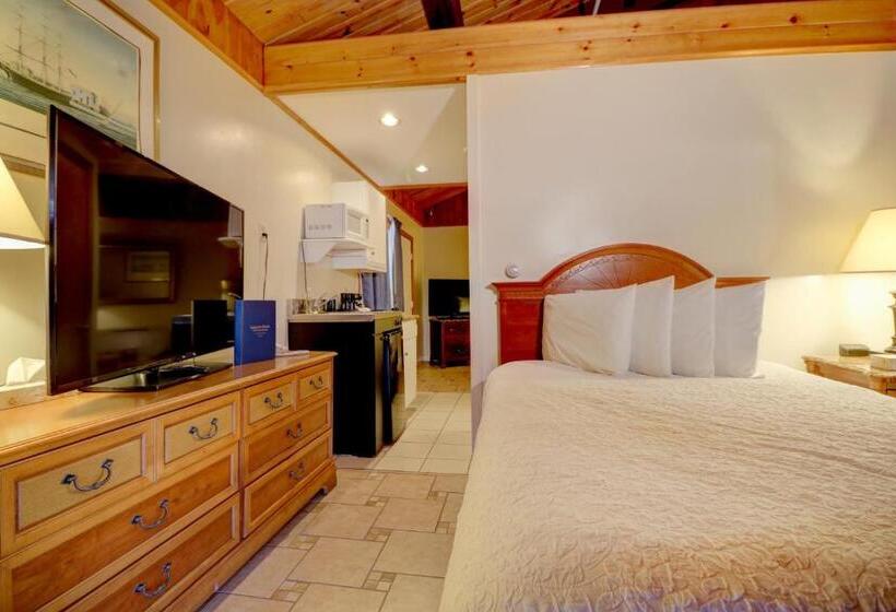 クイーンベッドのデラックスルーム, Waves Oceanfront Resort