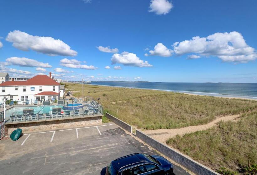اتاق لوکس با تخت دو نفره بزرگ, Waves Oceanfront Resort