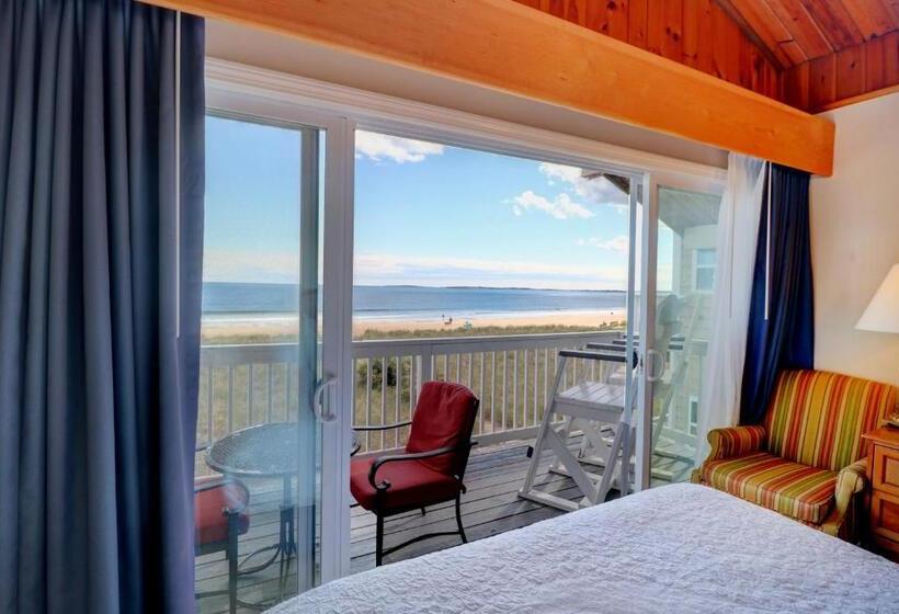 クイーンベッドのデラックスルーム, Waves Oceanfront Resort