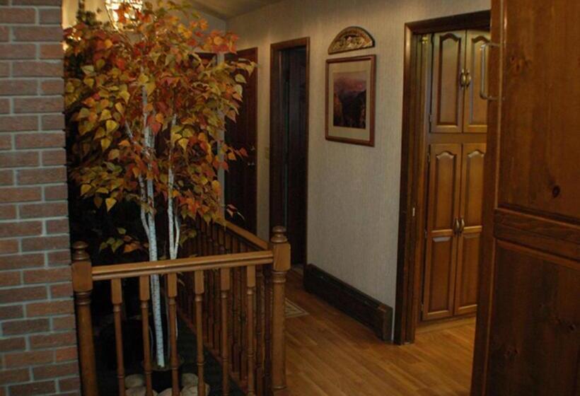 ２ベッドルームハウス, Wildwood Inn