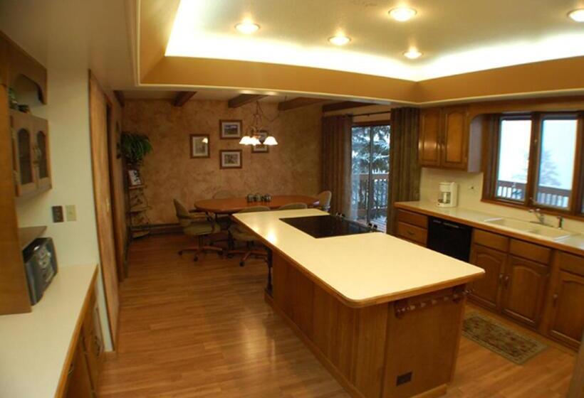 ２ベッドルームハウス, Wildwood Inn