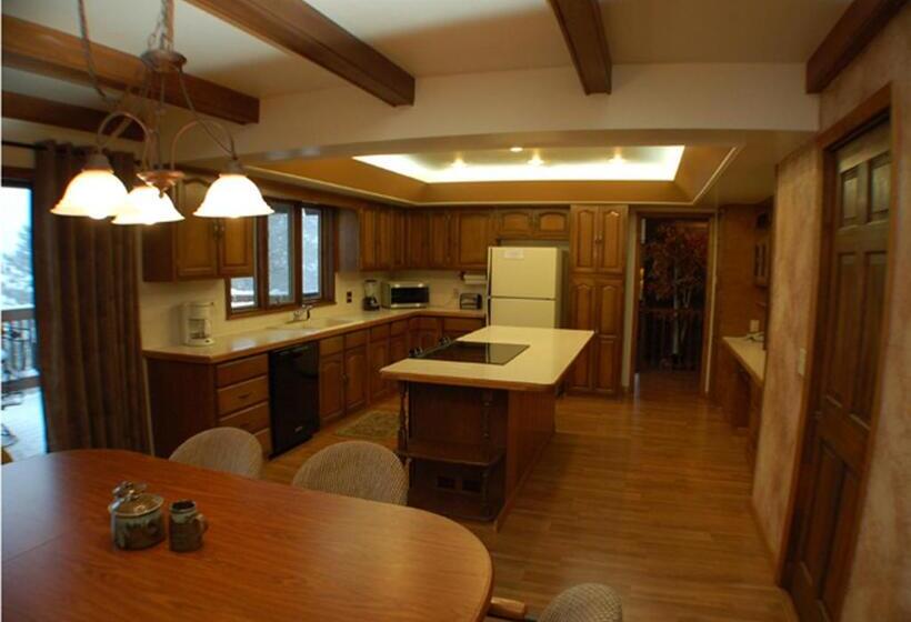 ２ベッドルームハウス, Wildwood Inn