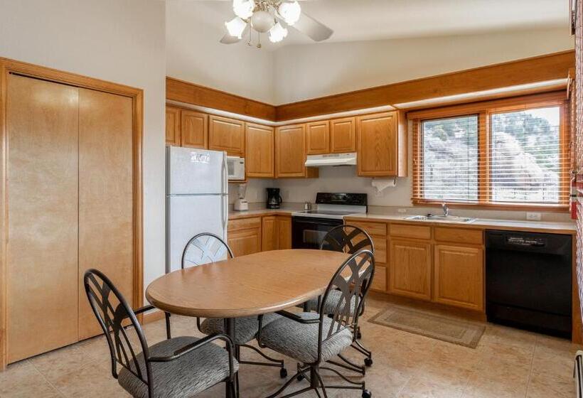 マウンテンビュースイート, Wildwood Inn