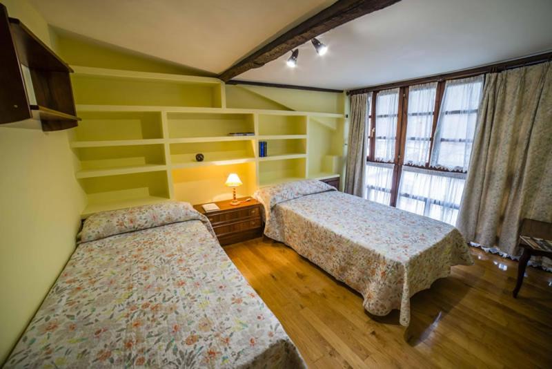 חדר סטנדרט לארבעה, Pensión Onis