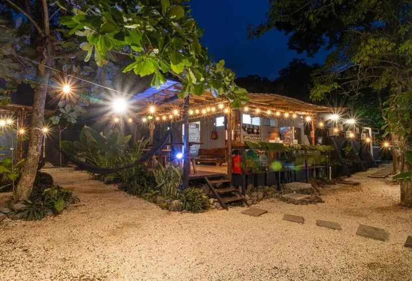 ルームシェアのワンベッド, Akih Pods Hostel