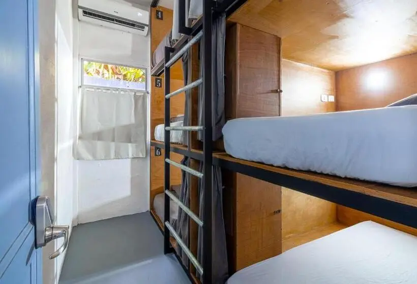 共同バス付シェアルーム, Akih Pods Hostel