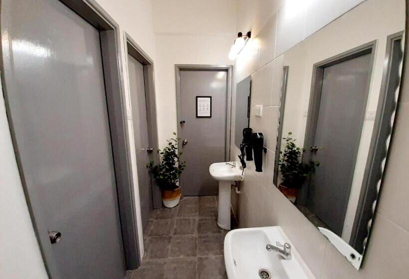 اتاق خانوادگی با سرویس بهداشتی مشترک, Miniinn Guest House