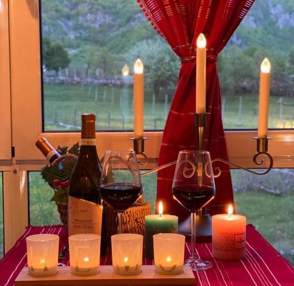 Полулюкс Повышенной Комфортности, Bujtina Miqesia