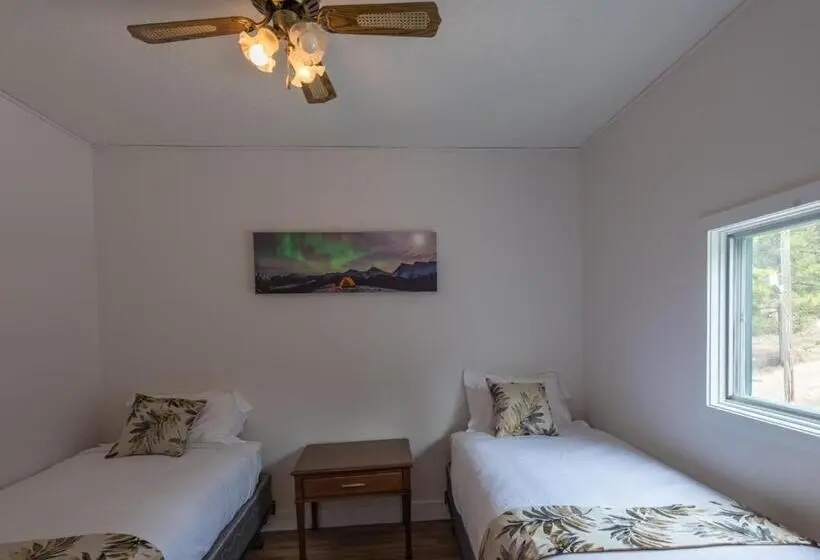 Suite, David Thompson Resort