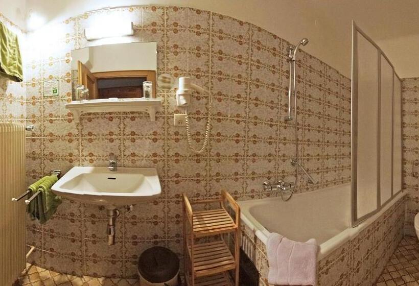 اتاق استاندارد چهار تخته, Gasthof Zacherlbräu