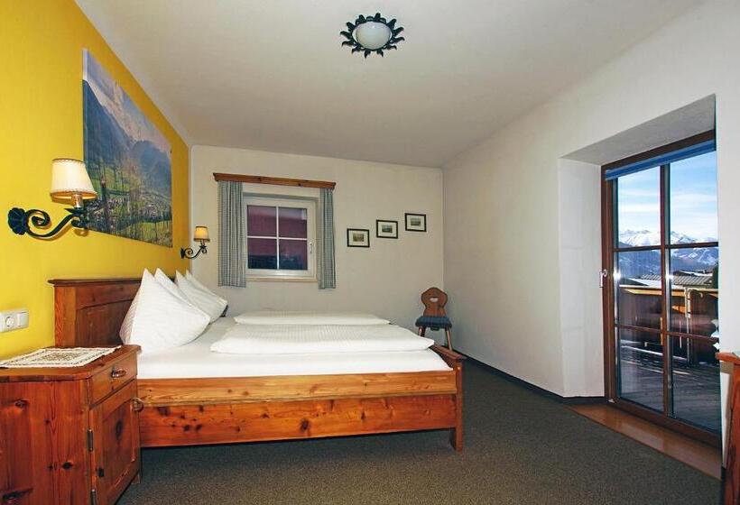 Standard Triple Room with Terrace, Gasthof Zacherlbräu