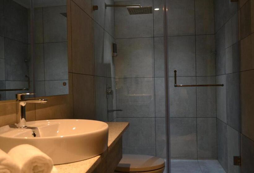 جناح مطلّ علي الحديقة, Velvet Grey