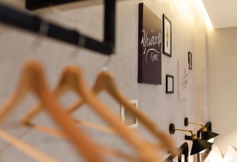 Семейный Номер, Svok