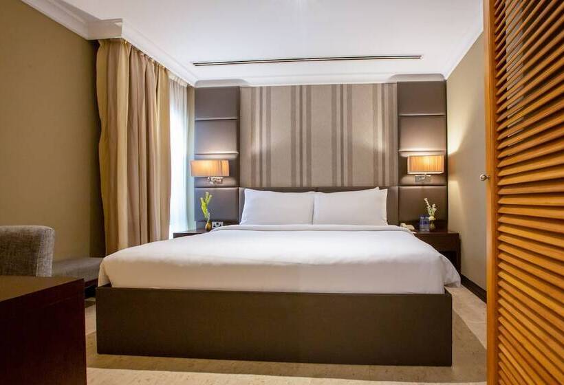 带按摩浴盆的套房, Dubai Marine Beach Resort & Spa