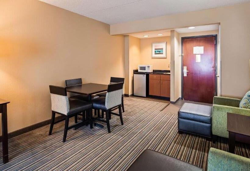 带双人大床的行政管理套房, Wingate By Wyndham Harrisburg Near Hershey