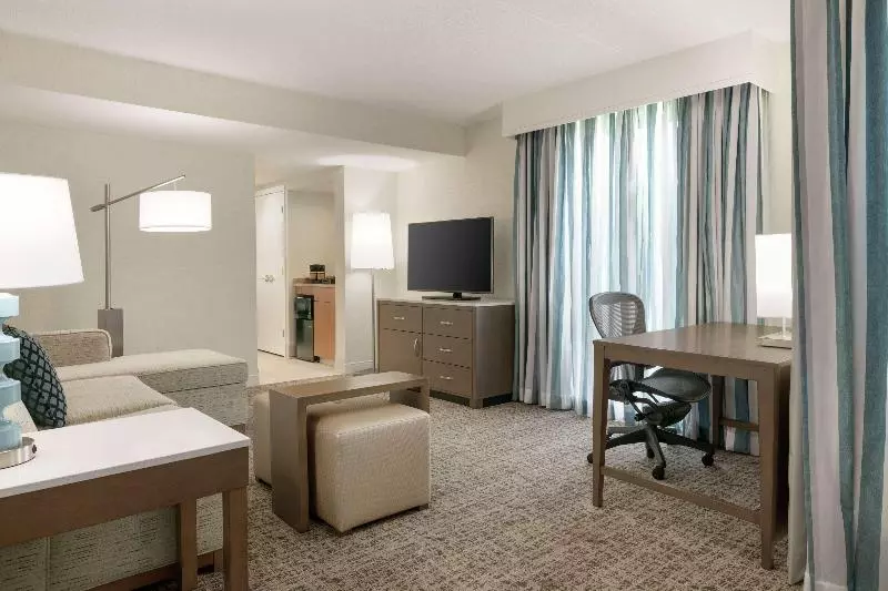 キングサイズベッドのスイートルーム, Embassy Suites By Hilton Philadelphia Valley Forge