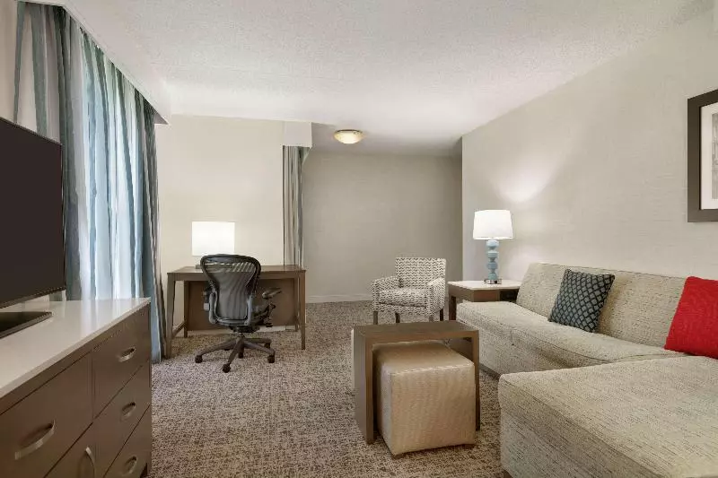 キングサイズベッドのスイートルーム, Embassy Suites By Hilton Philadelphia Valley Forge