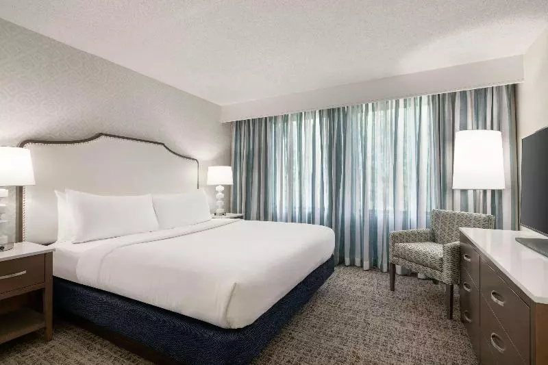 キングサイズベッドのスイートルーム, Embassy Suites By Hilton Philadelphia Valley Forge