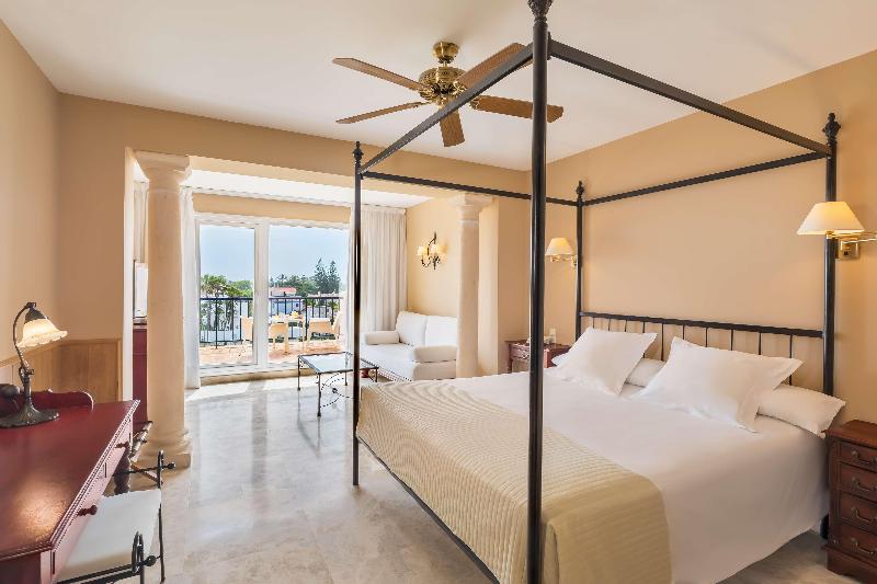 Номер Superior Вид на Море, Guadalmina Spa And Golf Resort