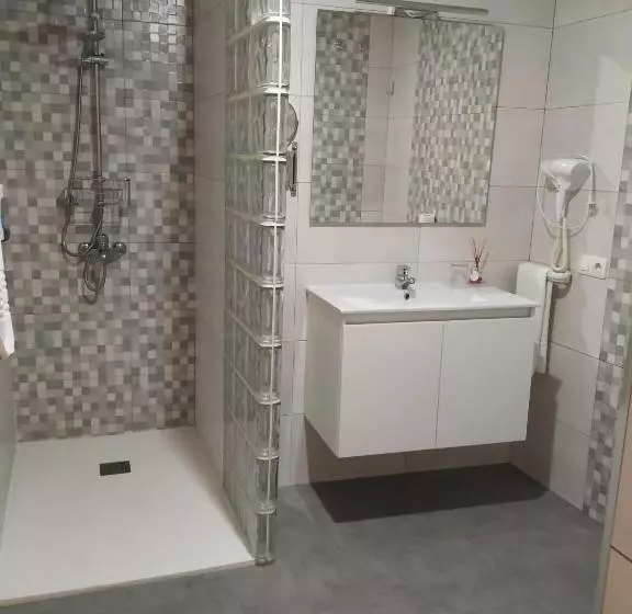 اتاق سوپریور, Hostal Los Escudos