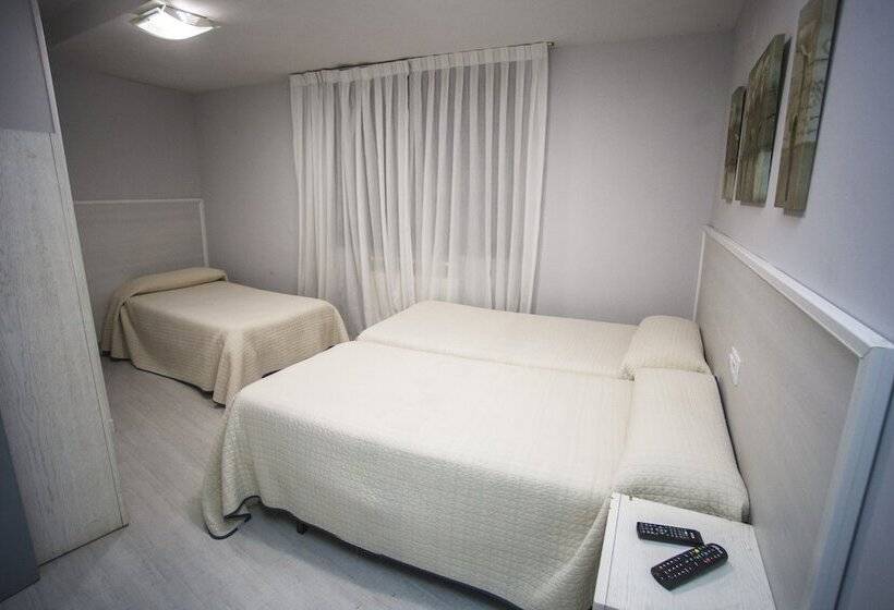 חדר סטנדרט לשלושה, Hostal Santa Barbara