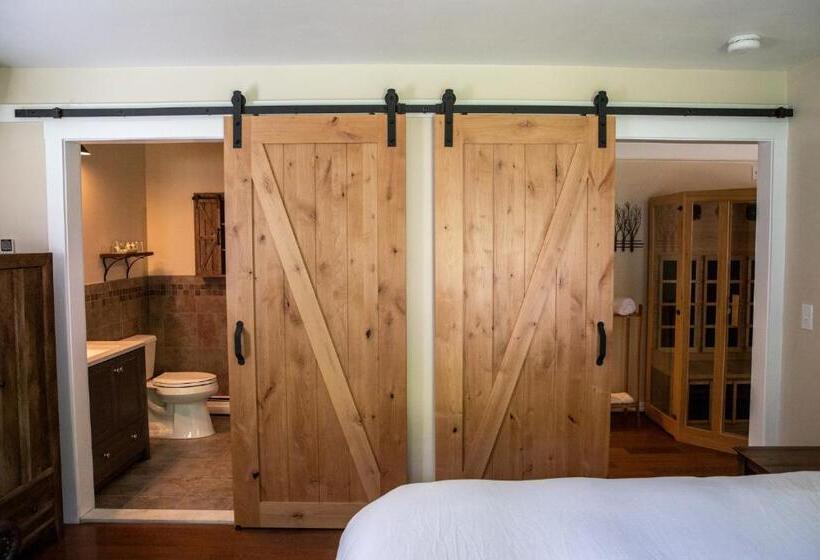 Люкс Deluxe Кровать Кинг, The Woodstocker B&b