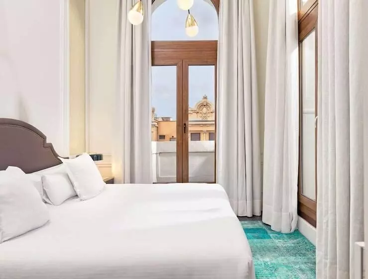 سوئیت جونیور با تراس, Boutique Hotel H10 Villa de La Reina
