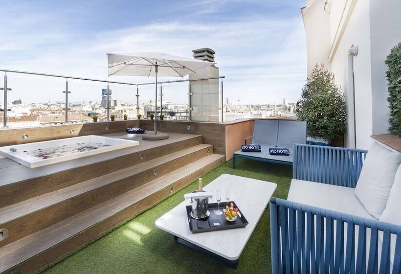 Suite with Terrace, Boutique Hotel H10 Villa de La Reina