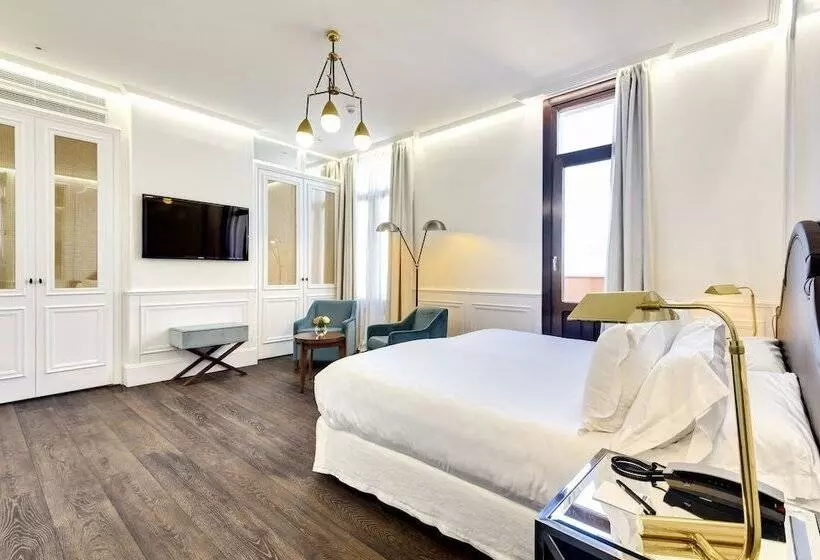 Suite with Terrace, Boutique Hotel H10 Villa de La Reina