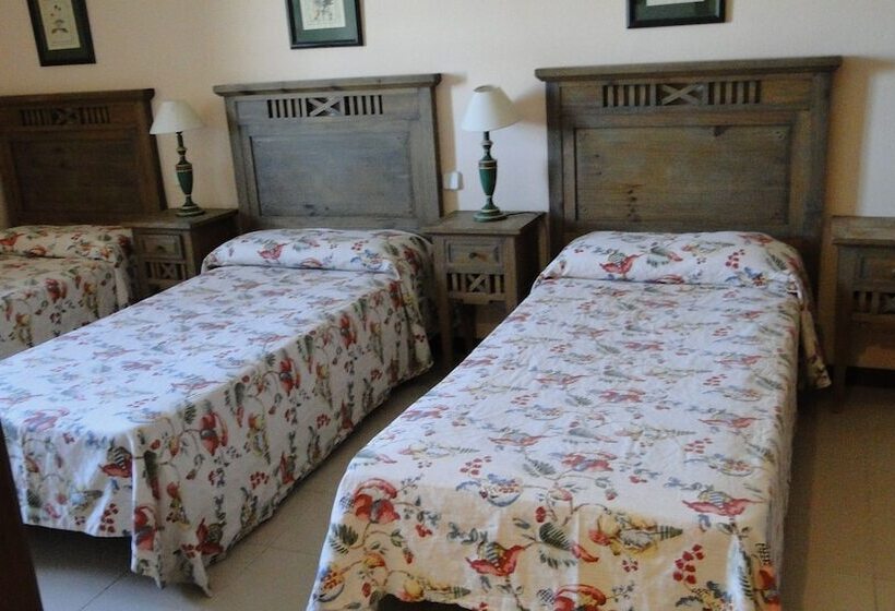 غرفة قياسية ثلاثية, Hostal Las Paneras