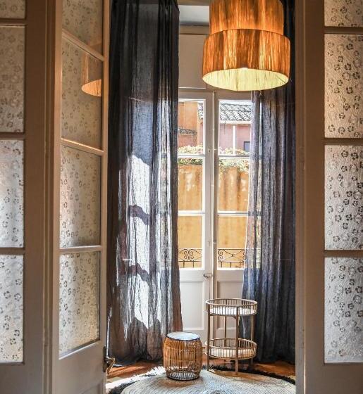 اتاق لوکس, Aiguaclara