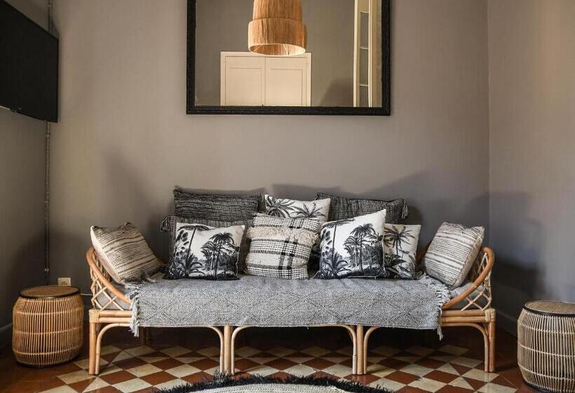 اتاق لوکس, Aiguaclara