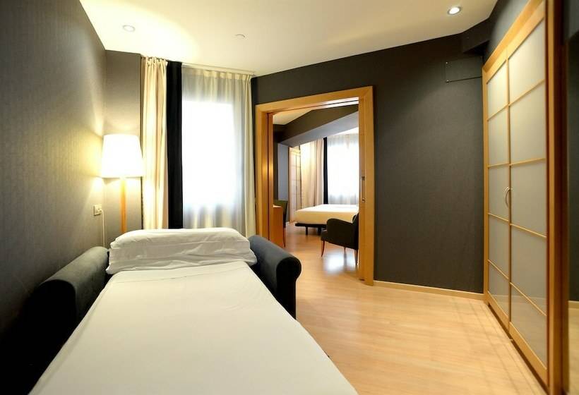 اتاق استاندارد سه نفره, Barcelona Universal