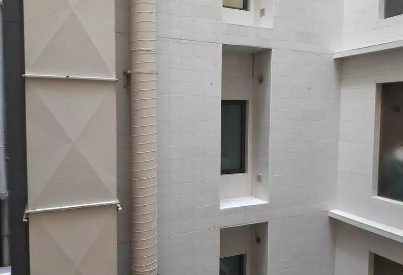 スタンダードトリプルルーム, Barcelona Universal