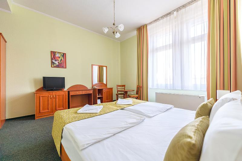 اتاق استاندارد, Baross City