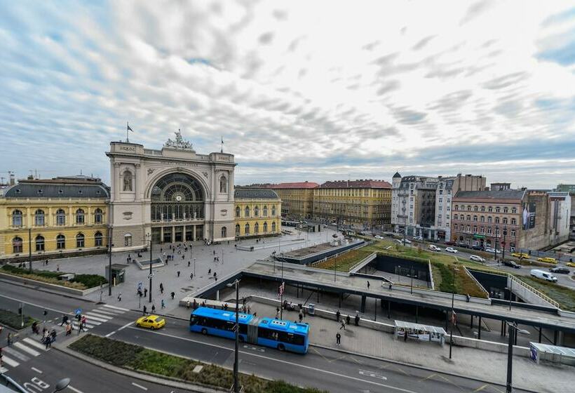 Номер Стандарт, Baross City