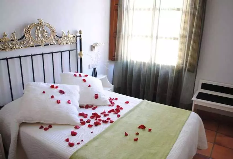 اتاق استاندارد, Honest Granada