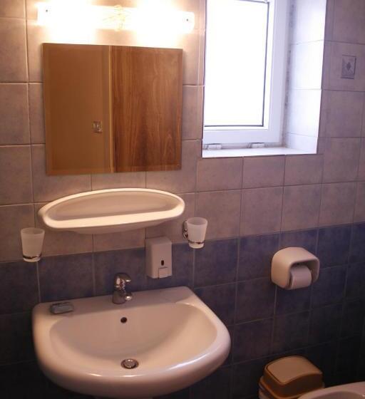 اتاق استاندارد سه نفره, Mariam