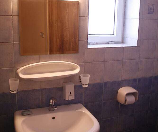 اتاق استاندارد, Mariam