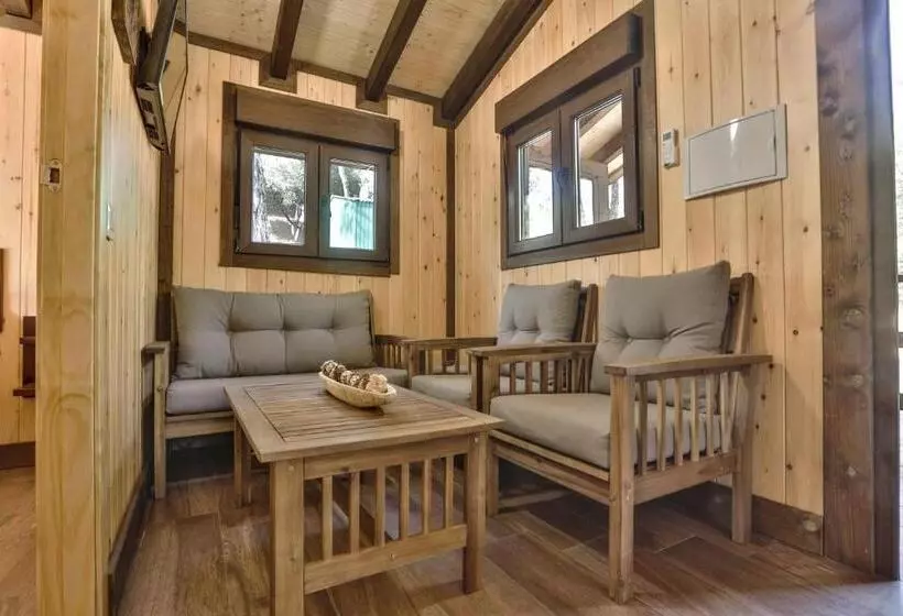 スタンダードバンガロー, Complejo Residencial Los Enebros