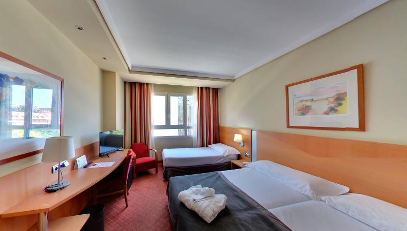 スタンダードトリプルルーム, Silken Luis De Leon