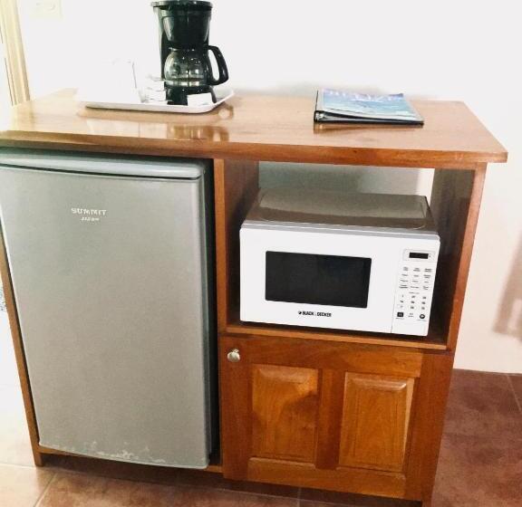 디럭스 방갈로, The Log Cabinn