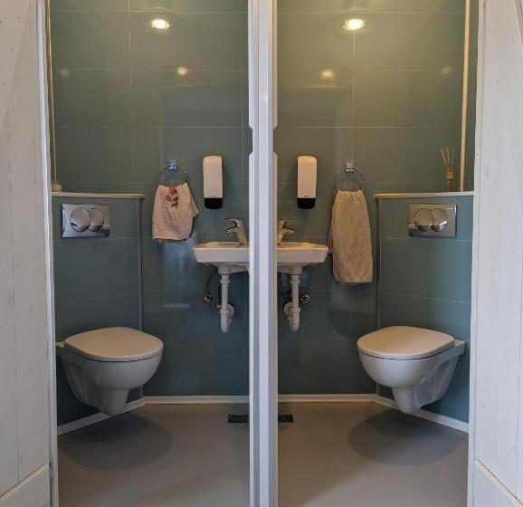 اتاق استاندارد با سرویس بهداشتی مشترک, Vík Hostel