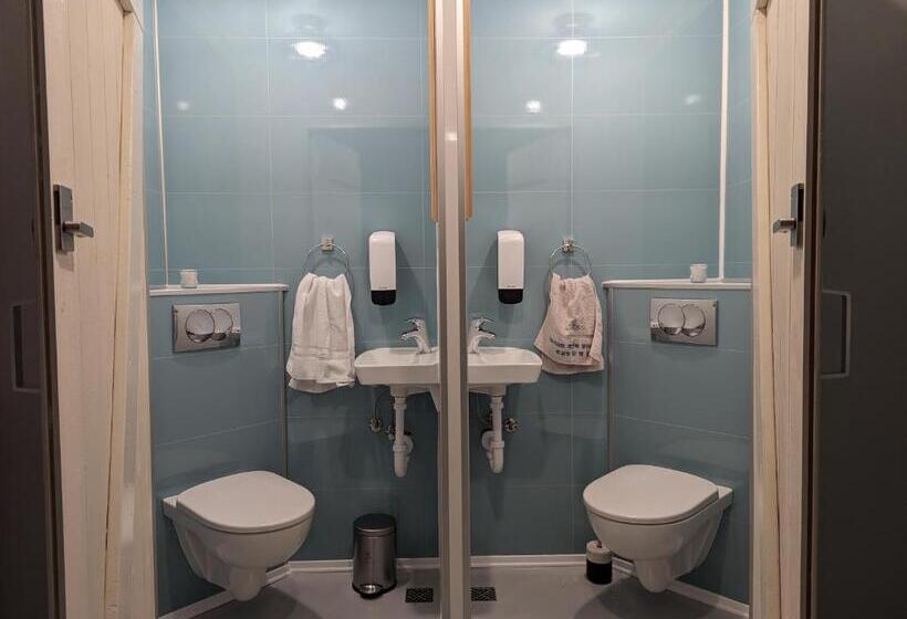 اتاق استاندارد یک تخته با سرویس بهداشتی مشترک, Vík Hostel