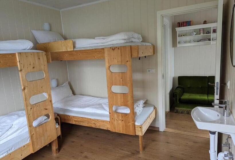 بنگله خانوادگی, Vík Hostel