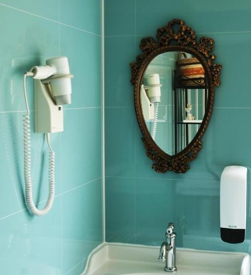 اتاق استاندارد با سرویس بهداشتی مشترک, Vík Hostel